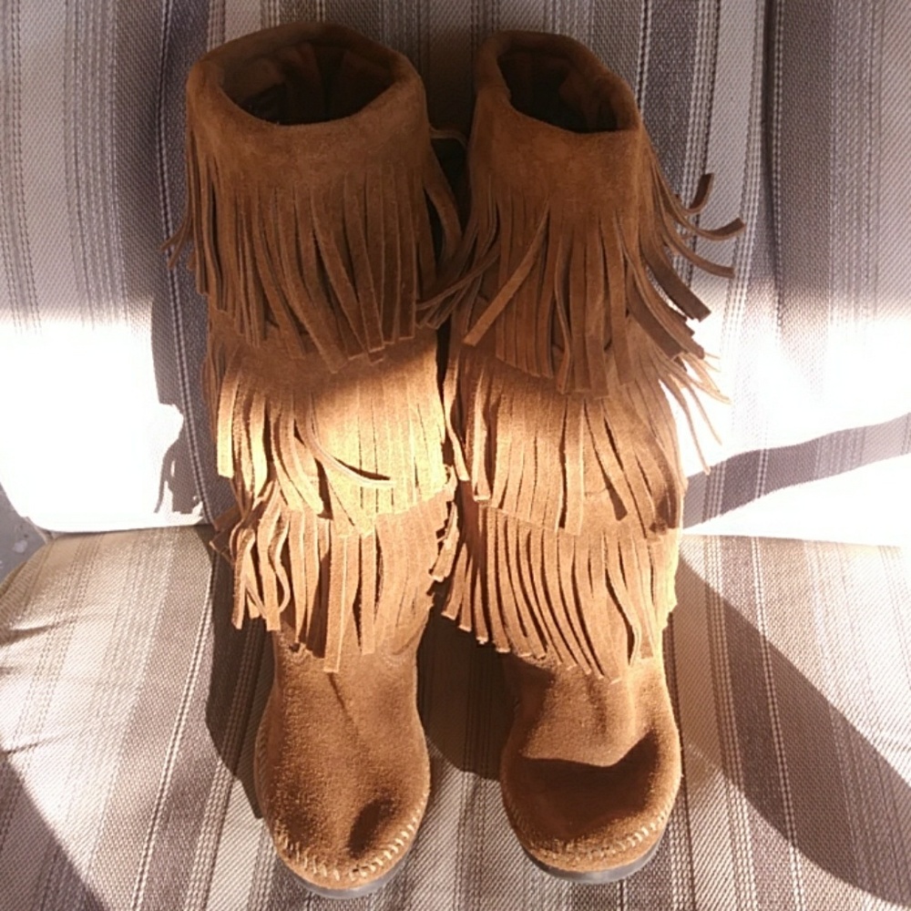 Minnetonka fringe Boots